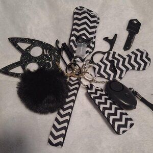 Black Chevron Safety Keychain w/Knuckles